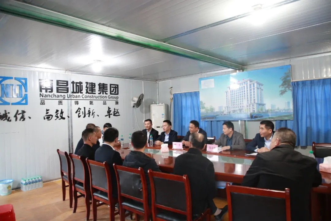 南昌城投集團人武部開(kāi)展傳承軍人精神，做集團建設發(fā)展的“排頭兵”座談會(huì )
